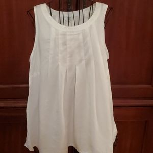 NWT Crown and Ivy White Pleated Top 0X